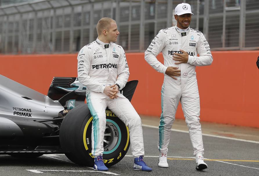La presentazione della Mercedes con Bottas e Hamilton. Ap
